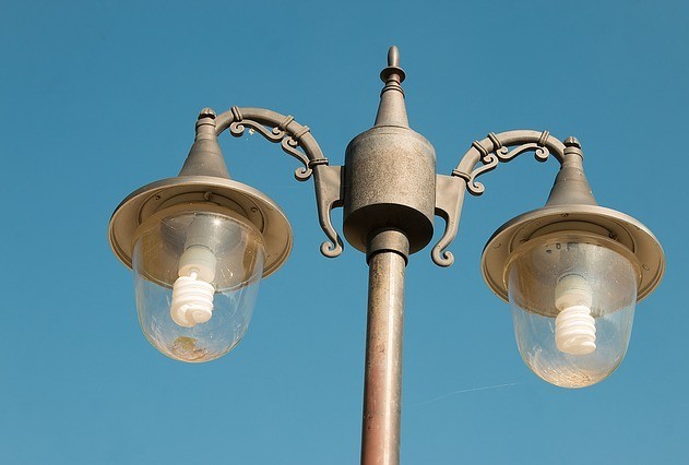 outdoor post light with compact fluorescent lamps